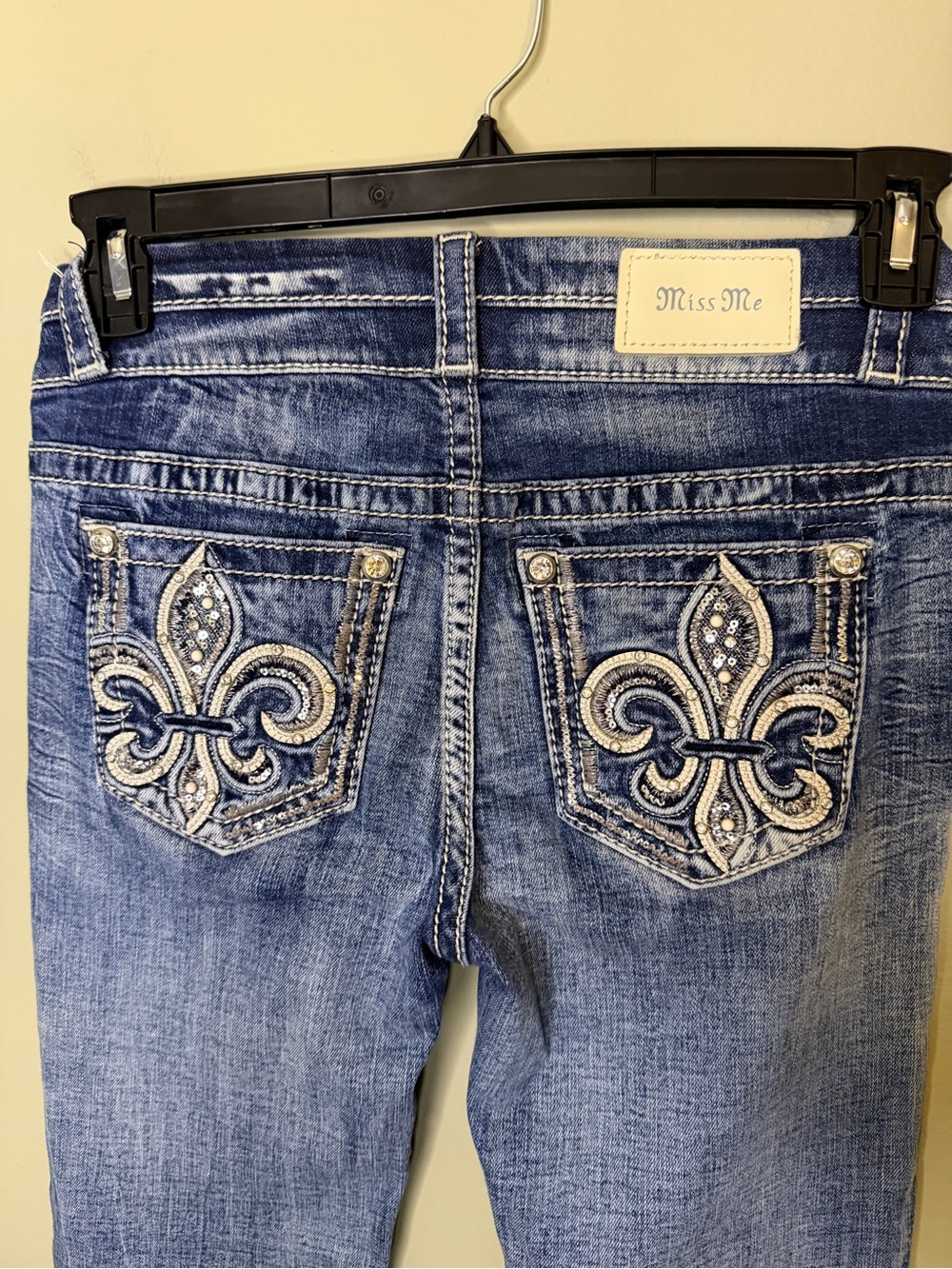 Gorgeous Miss Me Mid-Rise Boot Jeans Embellished Fleur-de-Lis Pockets 30” Inseam